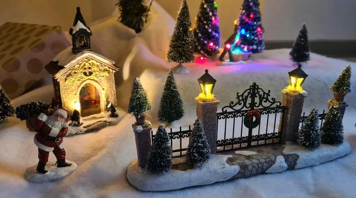 Luville kerstdorp, met verlichting, Huis en Inrichting, Overige Huis en Inrichting, Zo goed als nieuw, Ophalen