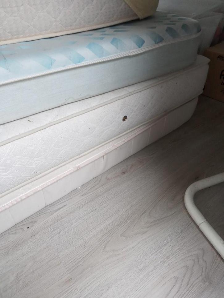 Matrassen - 1 persoons, Huis en Inrichting, Slaapkamer | Matrassen en Bedbodems, Gebruikt, Matras, 90 cm, 200 cm, Eenpersoons