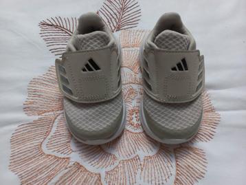 Adidas babyschoentjes zijn nieuw  beschikbaar voor biedingen