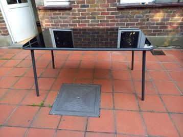 Tuintafel beschikbaar voor biedingen