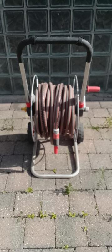TUINSLANGEN - GARDENA WIELHASPEL beschikbaar voor biedingen