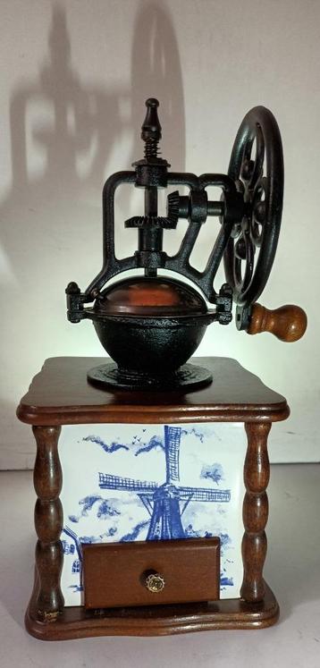 oude koffiemolen beschikbaar voor biedingen