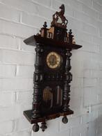 Oude antieke wandklok, Ophalen