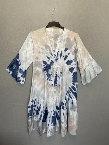 Beige-blauwe jurk met speciaal patroon (M) 
