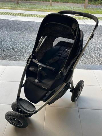 Wandelwagen met bijhorende draagmand en extra attributen beschikbaar voor biedingen