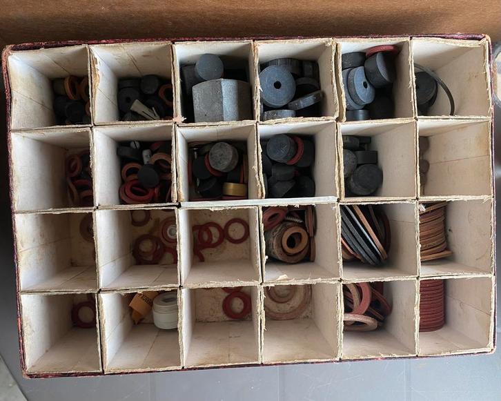 Boîte avec anneaux en caoutchouc et joints, Bricolage & Construction, Tuyaux & Évacuations, Comme neuf, Autres types, Enlèvement