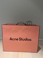 Acne Studios, Ophalen, Zo goed als nieuw
