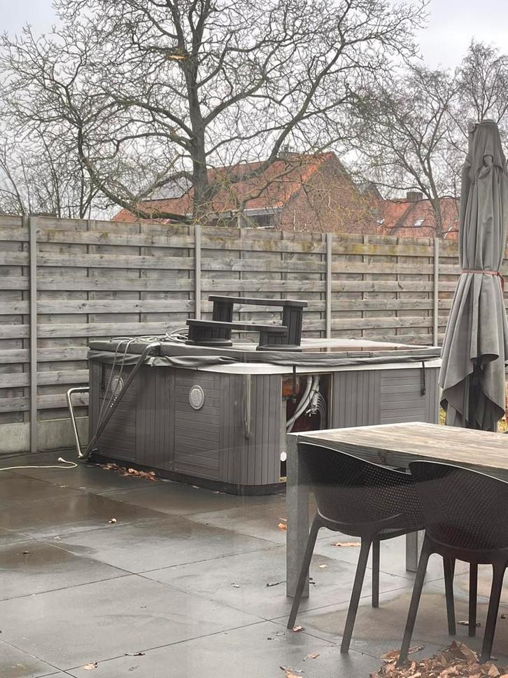 Jacuzzi met trapje (4–6 personen), Tuin en Terras, Zwembaden, Zo goed als nieuw, Overige typen, Ophalen