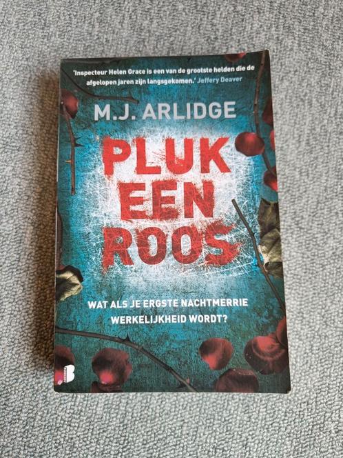 M.J. Arlidge - Pluk een roos, Livres, Thrillers, Utilisé, Enlèvement ou Envoi