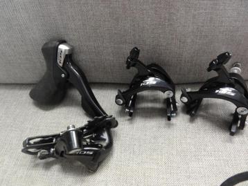 Shimano 105 Onderdelen; 1 shifter, 1derailleur 2 remklauwen beschikbaar voor biedingen
