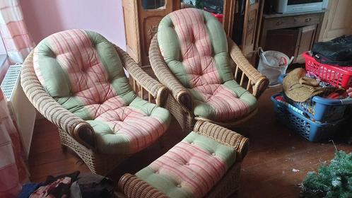 Deux fauteuils en osier + un repose-pieds, Maison & Meubles, Fauteuils, Utilisé, Bois, Enlèvement