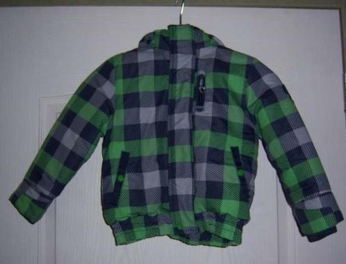 Winter jas met afneembare kap, Kinderen en Baby's, Kinderkleding | Maat 104, Gebruikt, Jongen, Jas, Ophalen of Verzenden
