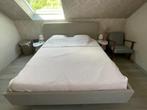 Dorsoo bed (matras, lattenbodem en gestoffeerd bedkader), Ophalen, Beige, Tweepersoons, Zo goed als nieuw