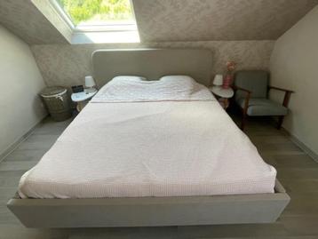 Dorsoo bed (matras, lattenbodem en gestoffeerd bedkader) beschikbaar voor biedingen