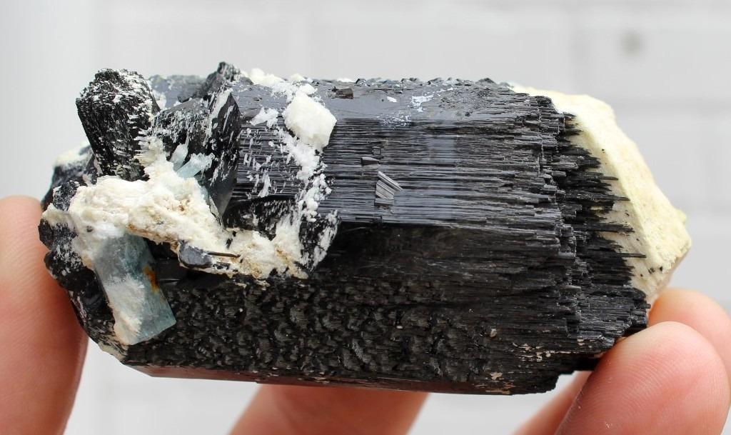 grande TOURMALINE avec 2 aigues-marines d'Erongo en NAMIBIE, Enlèvement ou Envoi, Minéral