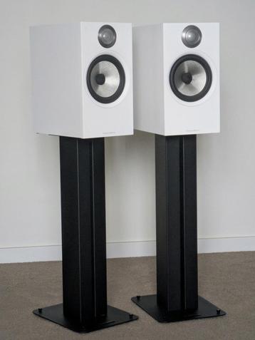 Bowers & Wilkins B&W 606 + STAV24 S2 staanders, als nieuw beschikbaar voor biedingen