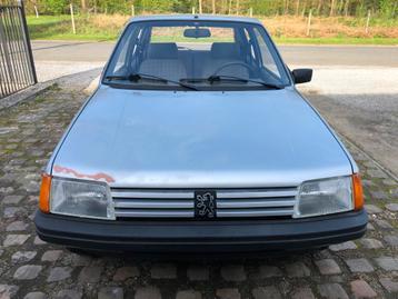 Peugeot 205 XR de 1984 1’proprio