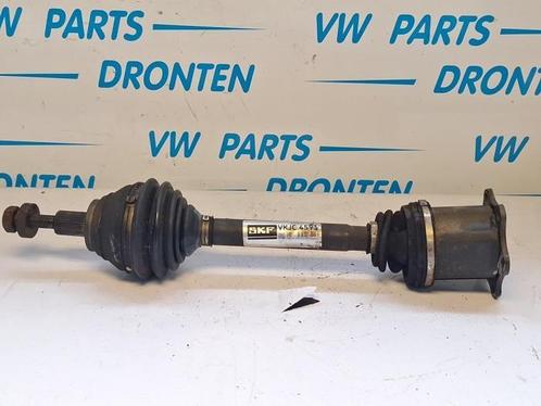 Aandrijfas links-voor van een Volkswagen Touran, Auto-onderdelen, Remmen en Aandrijving, Volkswagen, Gebruikt, 3 maanden garantie