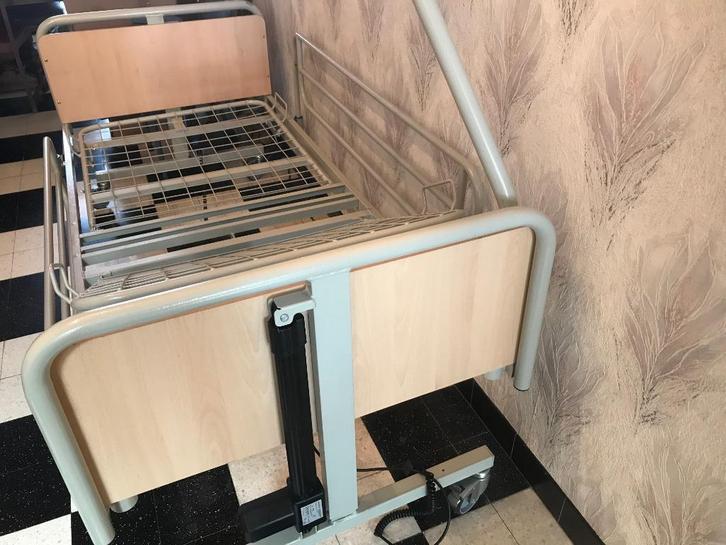 Lit Médicalisé électrique, Divers, Matériel Infirmier, Comme neuf, Enlèvement