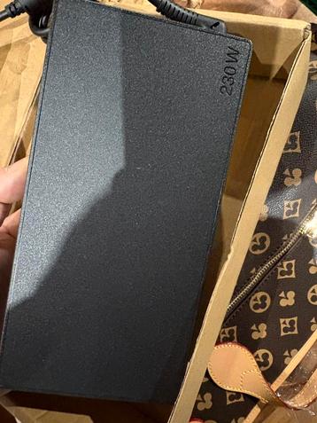 Lenovo 230 watt lader - nieuw, Computers en Software, Laptop-opladers, Ophalen, Zo goed als nieuw