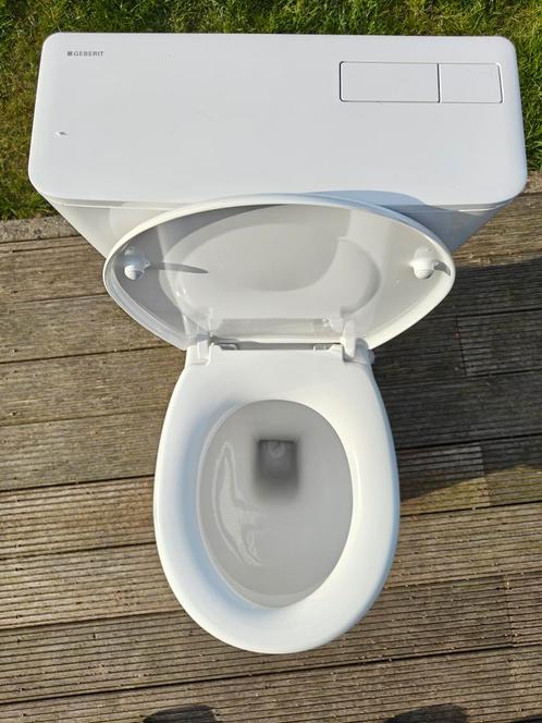 WC toilet Geberit spoelbak, 2j oud weg wegens afbraak woning, Doe-het-zelf en Bouw, Sanitair, Toilet, Ophalen