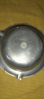 Cendrier en étain, Enlèvement