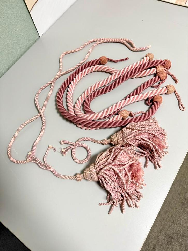 2x antiek Embrasse Brocante roze paars franse gordijnbandjes, Antiek en Kunst, Curiosa en Brocante, Ophalen of Verzenden