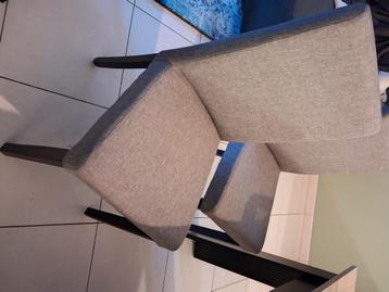 Stoelen beschikbaar voor biedingen