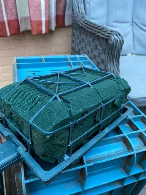 Floretten met oasis, Tuin en Terras, Bloembakken en Plantenbakken, Zo goed als nieuw, Kunststof, Binnen, Balkon, Tuin, Minder dan 30 cm