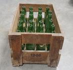 Antieke houten bierkrat uit 1966 met flesjes, Verzamelen, Biermerken, Ophalen, Gebruikt