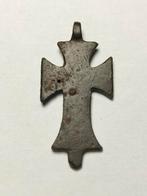 Religieuze kruis hanger. Deel van een collectie 16 eeuws, Enlèvement ou Envoi