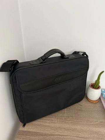  Zwarte laptoptas met schouderriem – stevig, praktisch beschikbaar voor biedingen