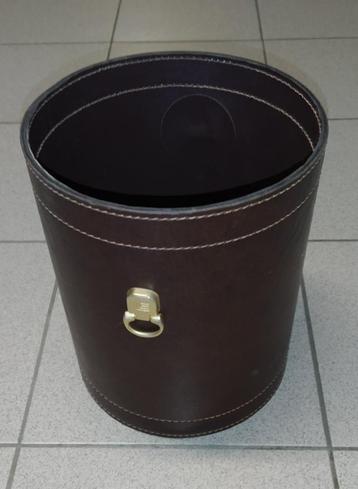 Seau range parapluies en cuir beschikbaar voor biedingen