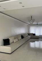 Salon marocain neuf, Enlèvement