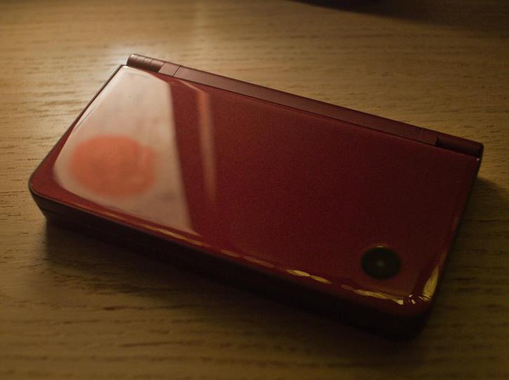 Nintendo DSi XL + 3 games + original box & manual, Games en Spelcomputers, Spelcomputers | Nintendo DS, Gebruikt, Dsi, Rood, Met games