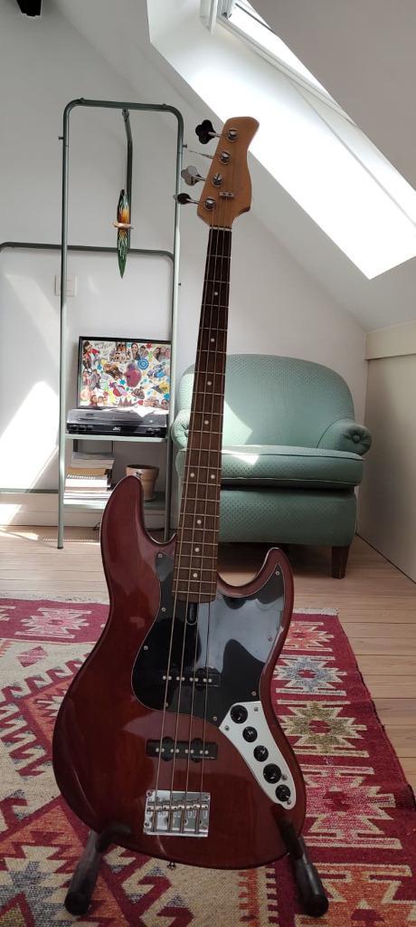 Marcus Miller V3 2e generatie basgitaar, Muziek en Instrumenten, Snaarinstrumenten | Gitaren | Bas, Zo goed als nieuw, Elektrisch