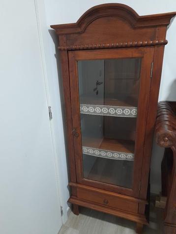 Vintage houten vitrinekast/servieskast  beschikbaar voor biedingen