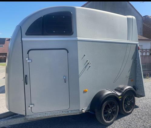 Humbaur zephir aero 2 p zadelkamer top staat 2015, Dieren en Toebehoren, Paarden en Pony's | Trailers en Aanhangwagens, Zo goed als nieuw