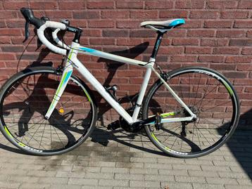 CUBE Axial vrouwen koers fiets - wit beschikbaar voor biedingen
