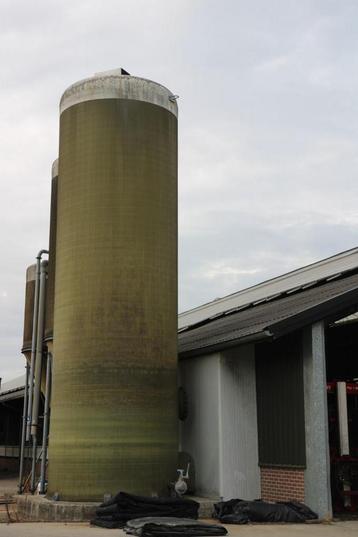Vloeibare producten silo 35 ton (Polem) met worm pomp  beschikbaar voor biedingen