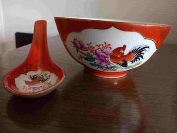 Chinese kom en lepel beschikbaar voor biedingen