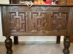 Antieke houten kast met rijk houtsnijwerk, Ophalen