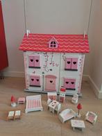 Roze houten poppenhuis Playwood met popjes, Ophalen, Zo goed als nieuw, Poppenhuis