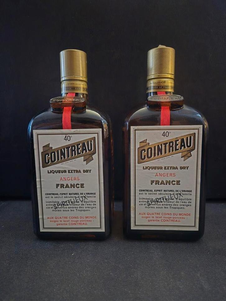 2 flessen Cointreau liqueur extra dry 40% 1974 en 1975, Verzamelen, Wijnen, Zo goed als nieuw, Frankrijk, Ophalen