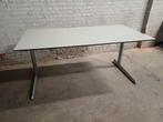 Ahrend bureau, Huis en Inrichting, Bureaus, Ophalen, Zo goed als nieuw, Bureau