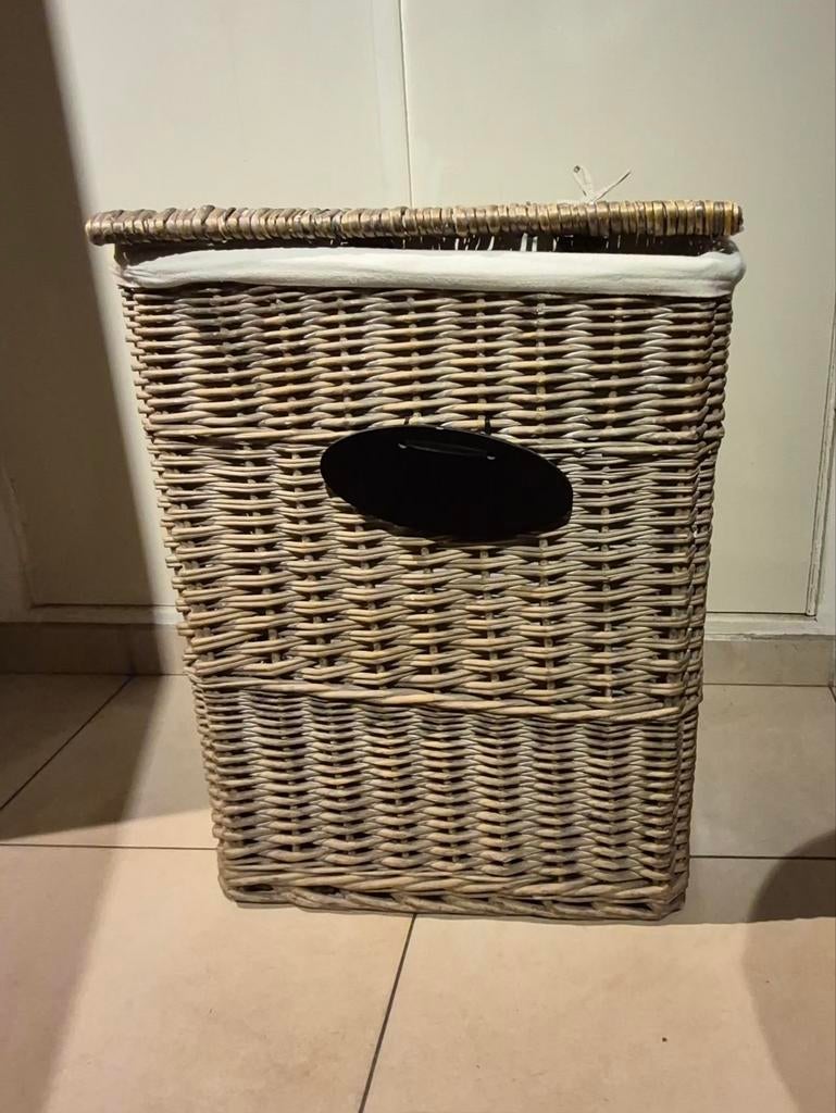 Mooie rieten wasmand, Ophalen, Zo goed als nieuw, Bruin, Overige typen