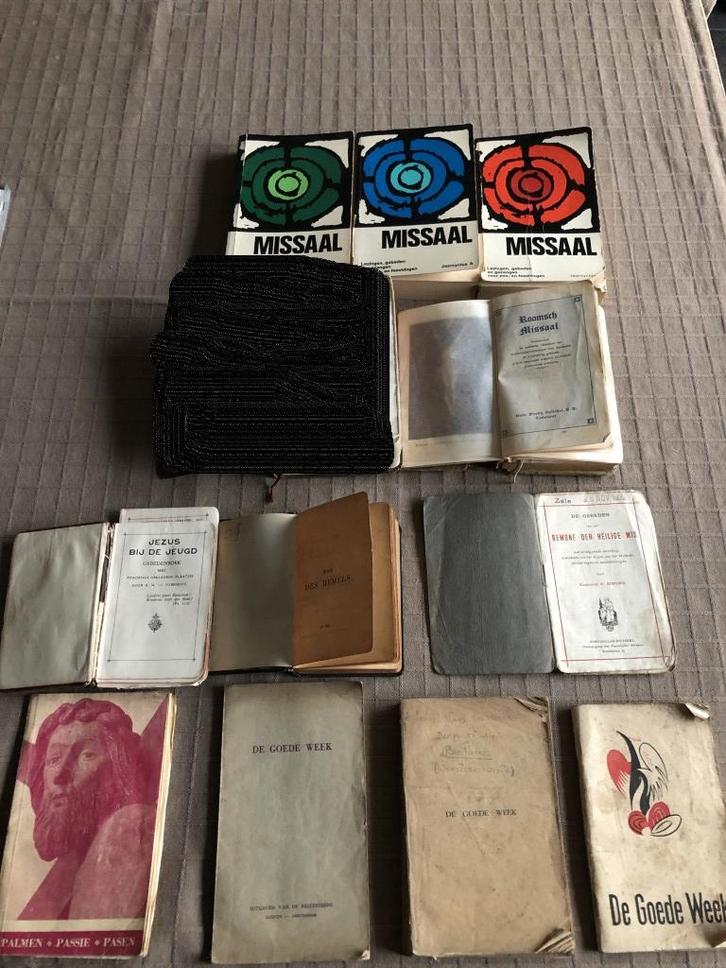 4 missalen en 7 gebedenboeken, Antiek en Kunst, Antiek | Boeken en Manuscripten, Ophalen of Verzenden