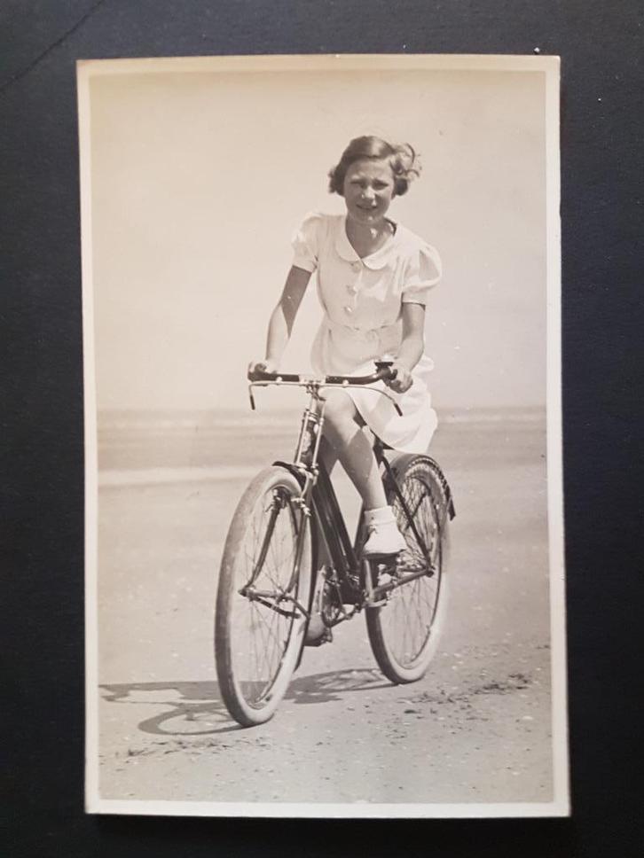 Postkaart Koningshuis België Prinses Joséphine-Charlotte, Verzamelen, Koningshuis en Royalty, Gebruikt, Kaart, Foto of Prent, Ophalen of Verzenden