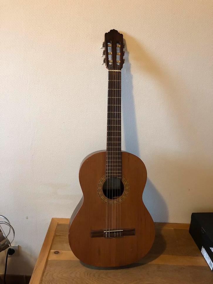 Akoestische gitaar spaans caballero almansa c1 mate, Muziek en Instrumenten, Snaarinstrumenten | Gitaren | Akoestisch, Gebruikt