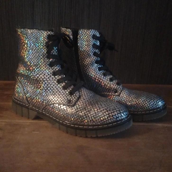 Bottes argentées robustes. Taille 37. Jamais porté !, Vêtements | Femmes, Chaussures, Comme neuf, Boots et Botinnes, Envoi